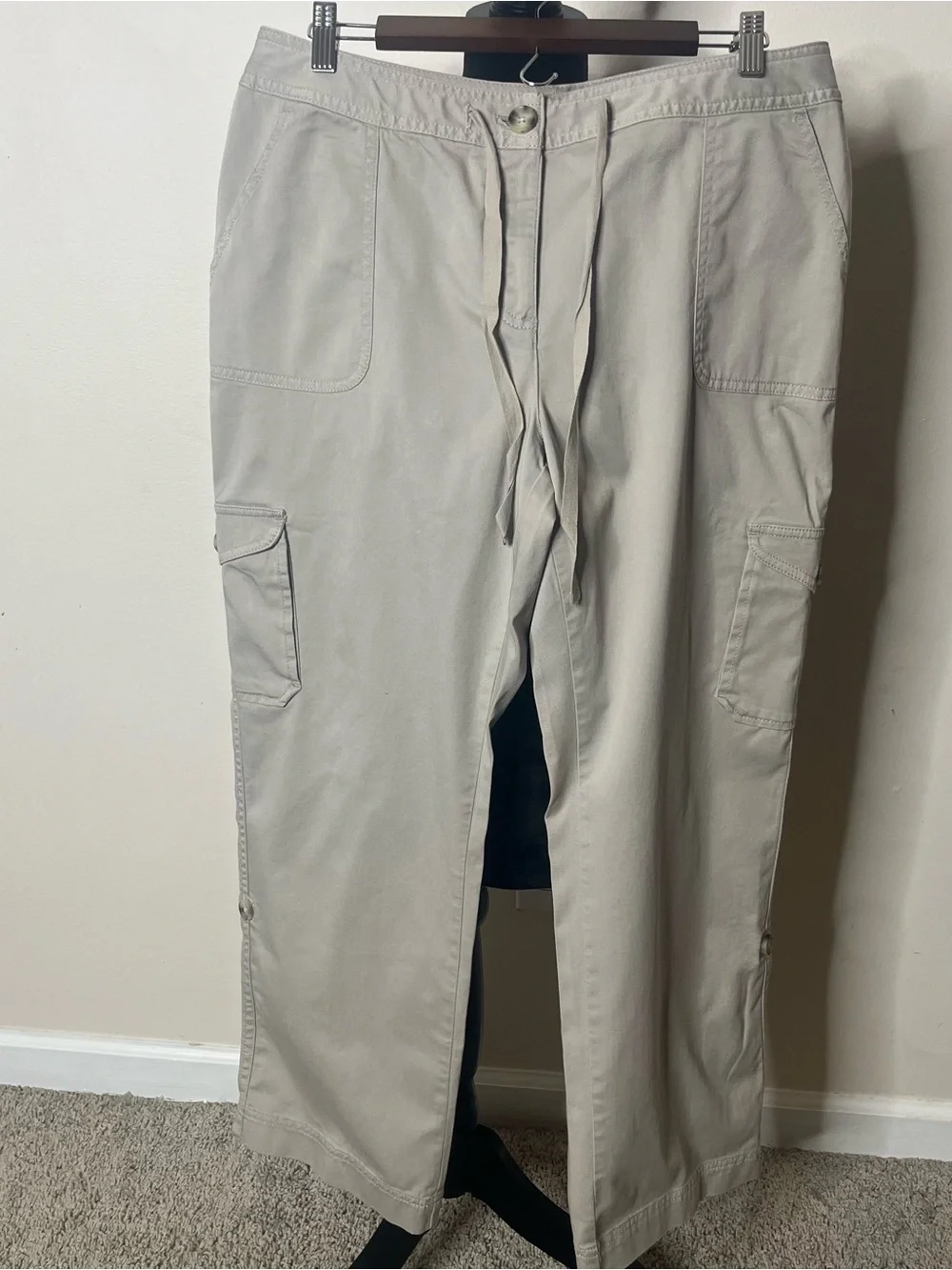 L.L.‎ Bean Women’s Favorite Fit Khaki High Rise Roll Tab Cargo Pants Sz 14